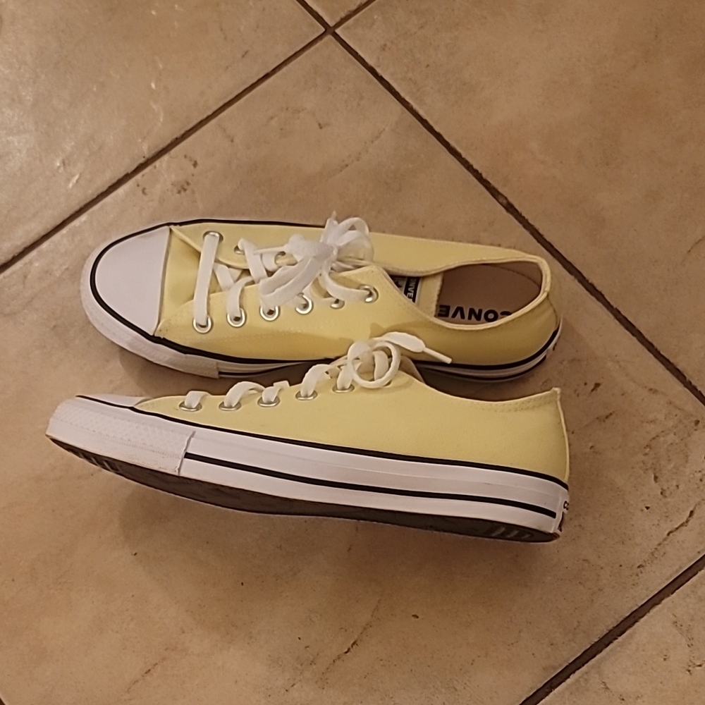 Converse Chuck Taylor low top Canvase Yellow Florescent Unisex NEW SZ 9.